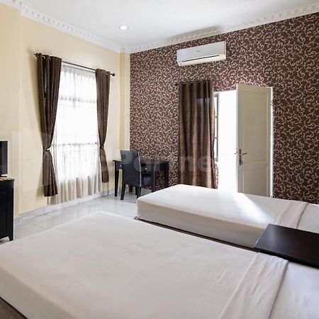 Carolina Transit Hotel Medan Bagian luar foto