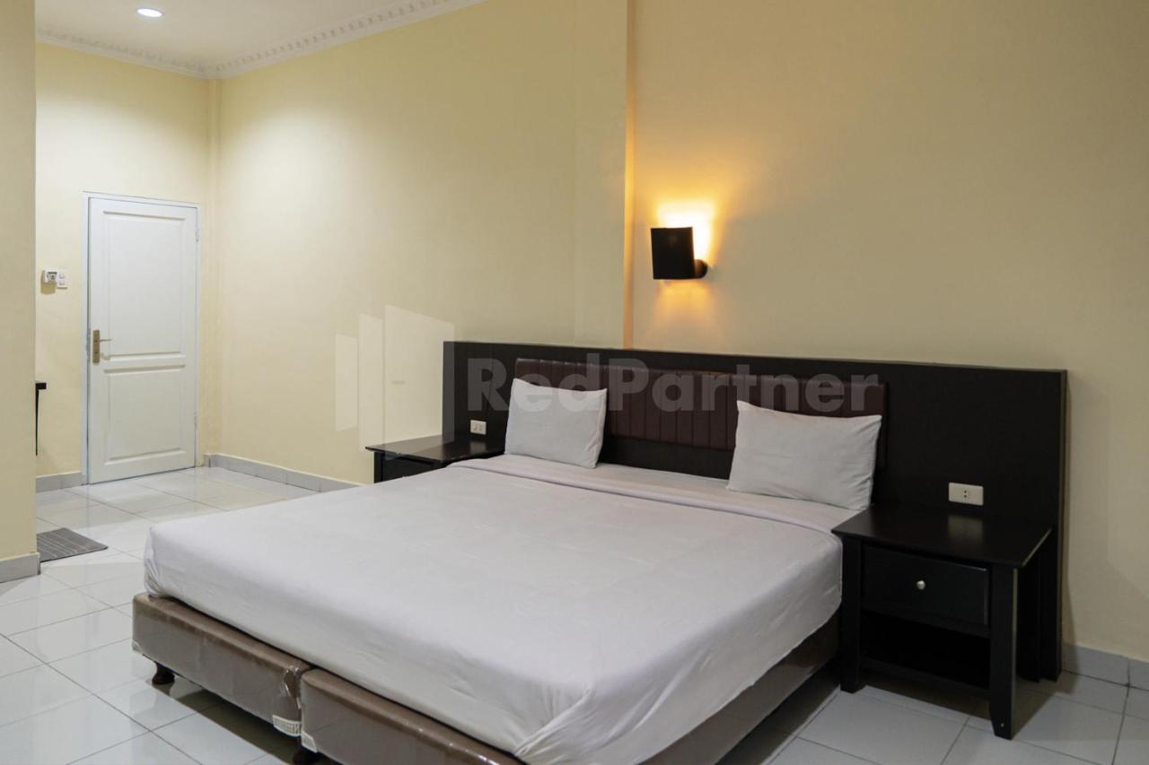 Carolina Transit Hotel Medan Bagian luar foto