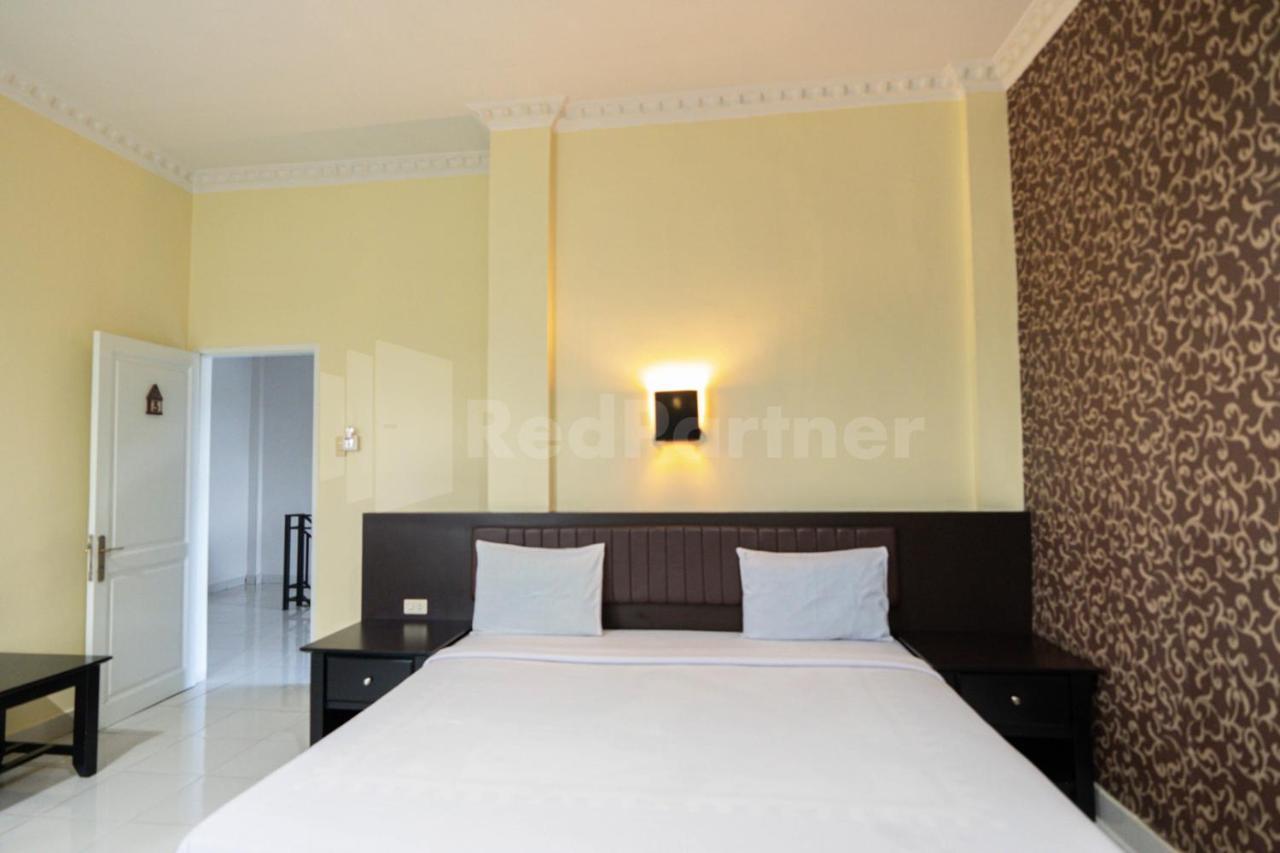 Carolina Transit Hotel Medan Bagian luar foto