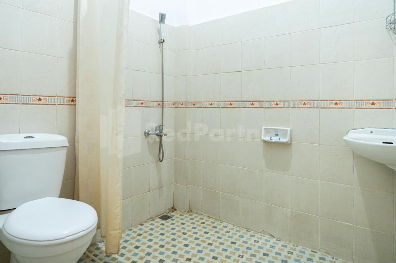 Carolina Transit Hotel Medan Bagian luar foto