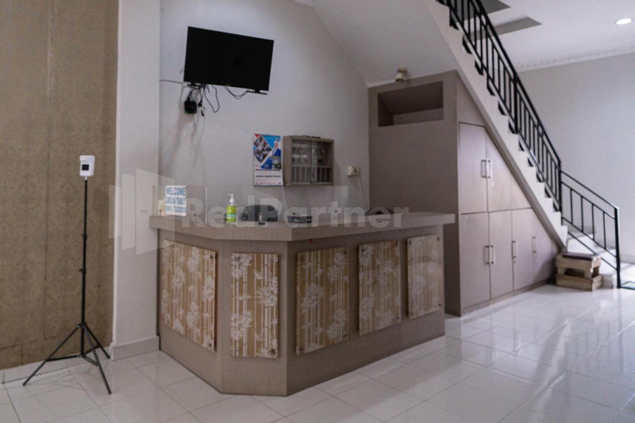 Carolina Transit Hotel Medan Bagian luar foto