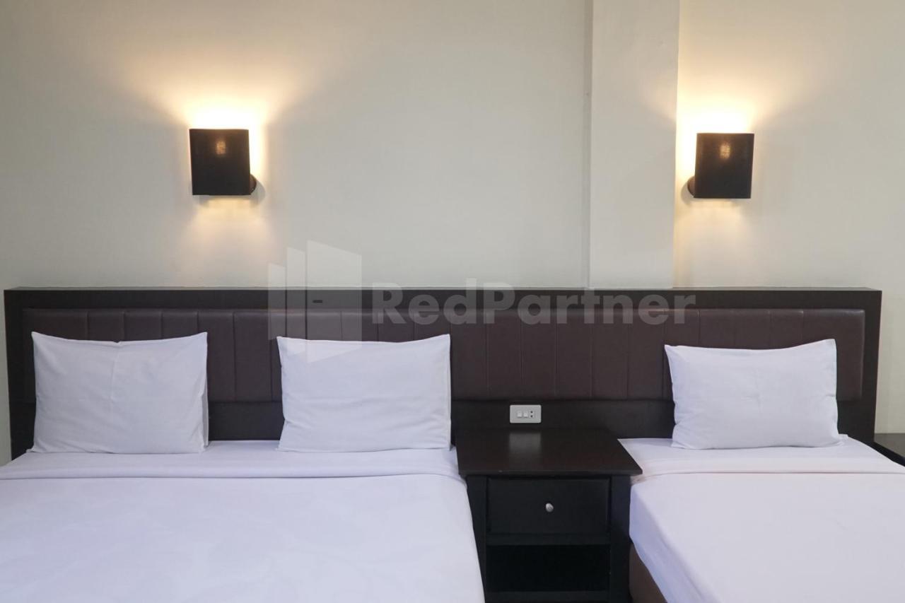 Carolina Transit Hotel Medan Bagian luar foto