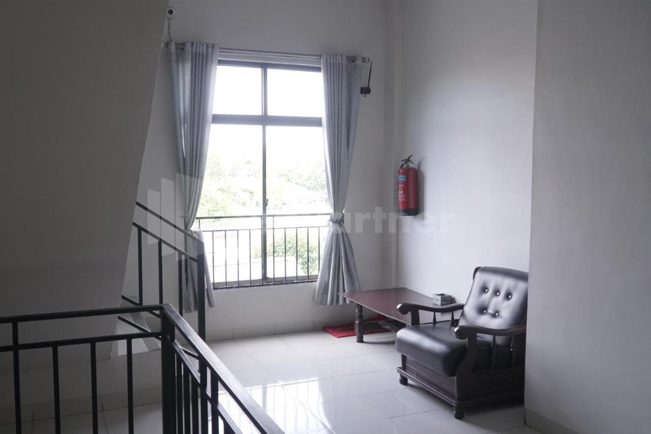Carolina Transit Hotel Medan Bagian luar foto