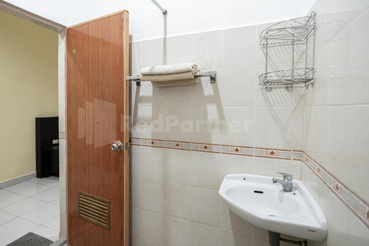Carolina Transit Hotel Medan Bagian luar foto