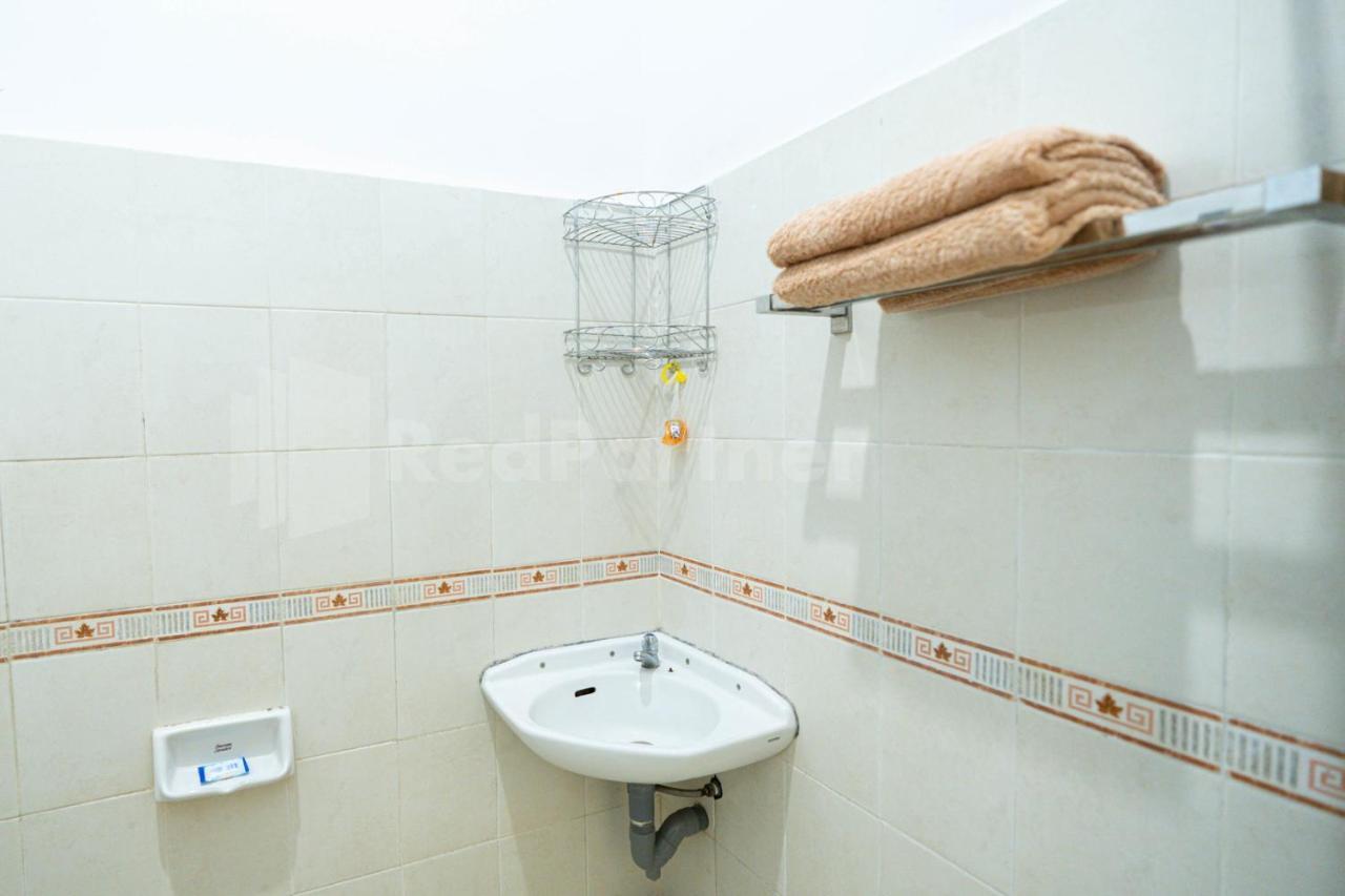 Carolina Transit Hotel Medan Bagian luar foto