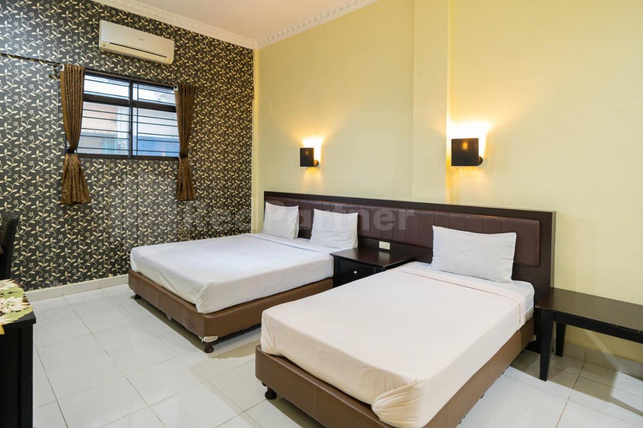 Carolina Transit Hotel Medan Bagian luar foto