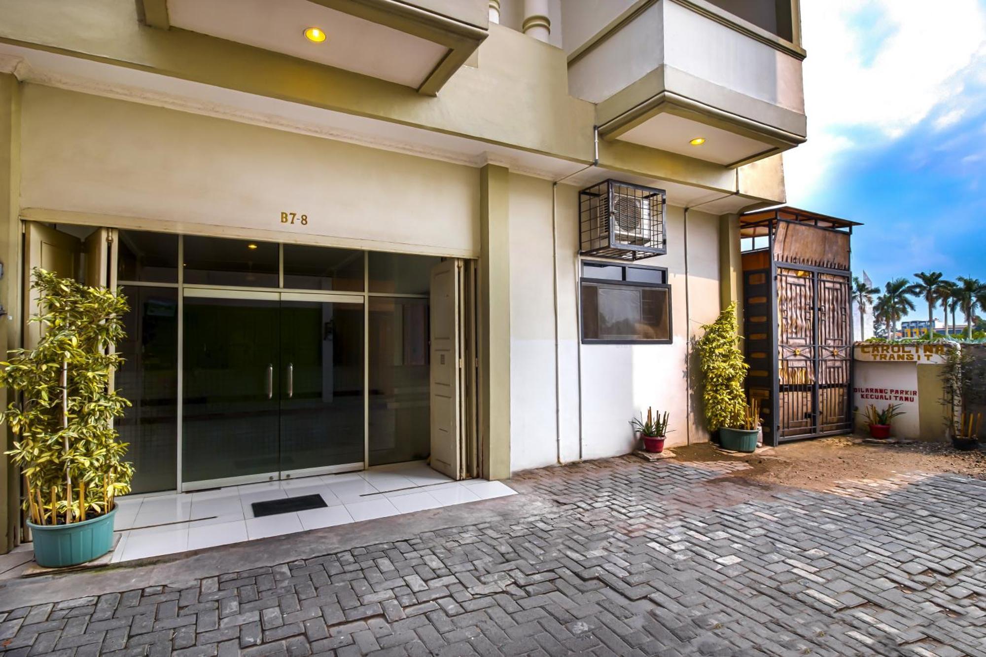 Carolina Transit Hotel Medan Bagian luar foto