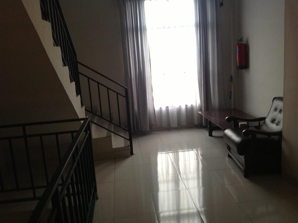 Carolina Transit Hotel Medan Bagian luar foto