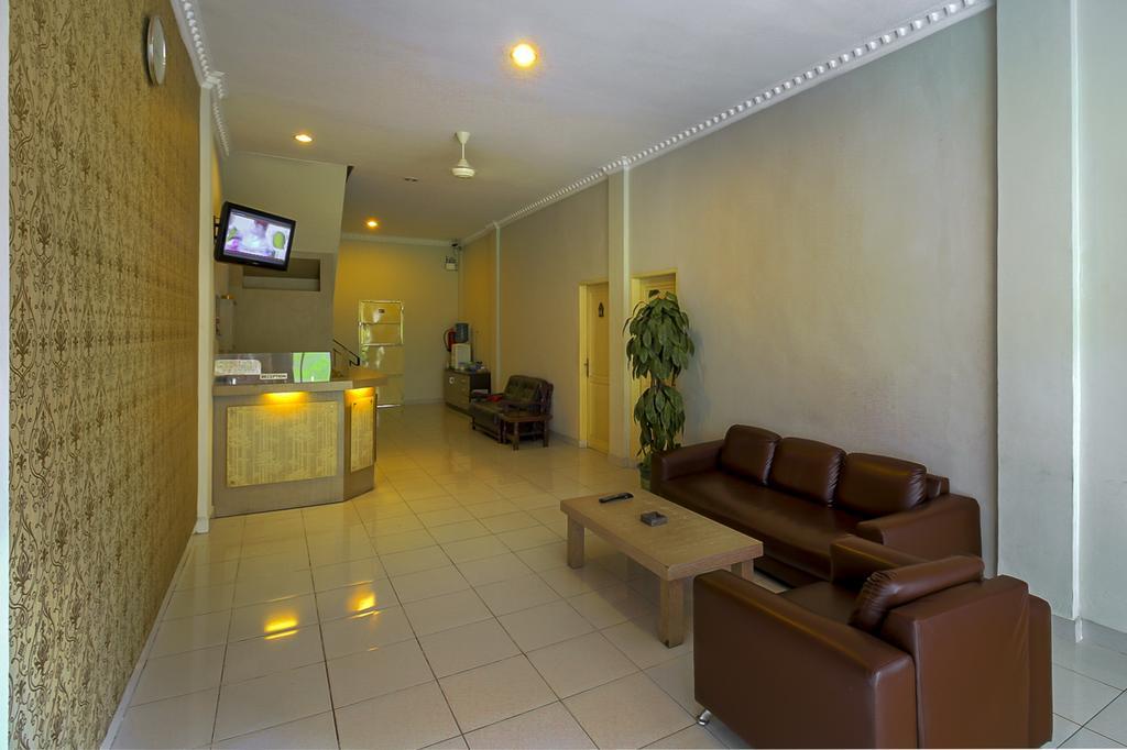 Carolina Transit Hotel Medan Bagian luar foto