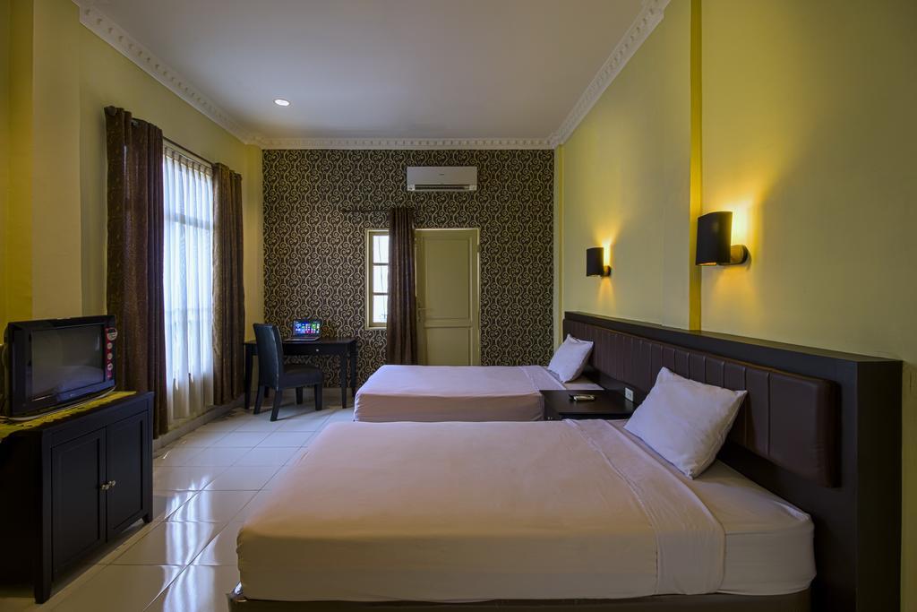 Carolina Transit Hotel Medan Bagian luar foto