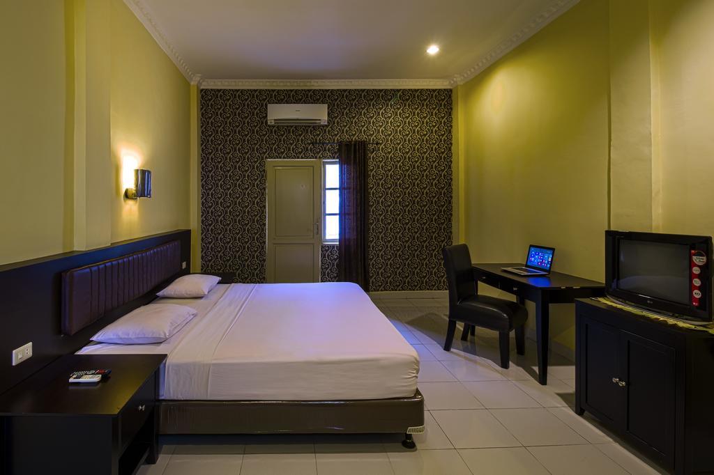 Carolina Transit Hotel Medan Bagian luar foto