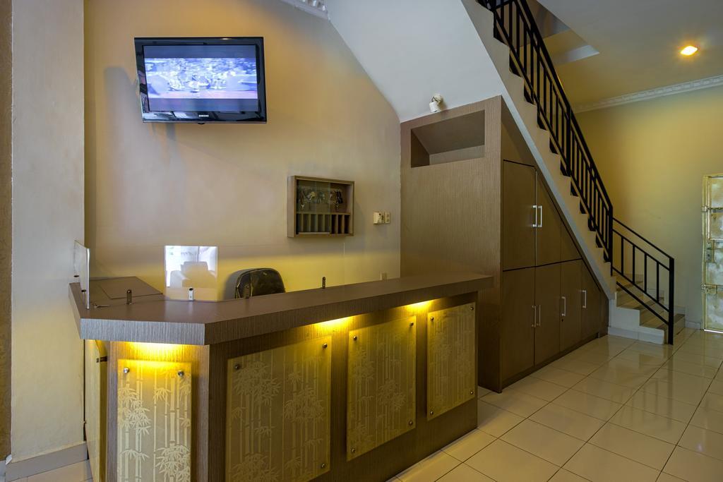 Carolina Transit Hotel Medan Bagian luar foto