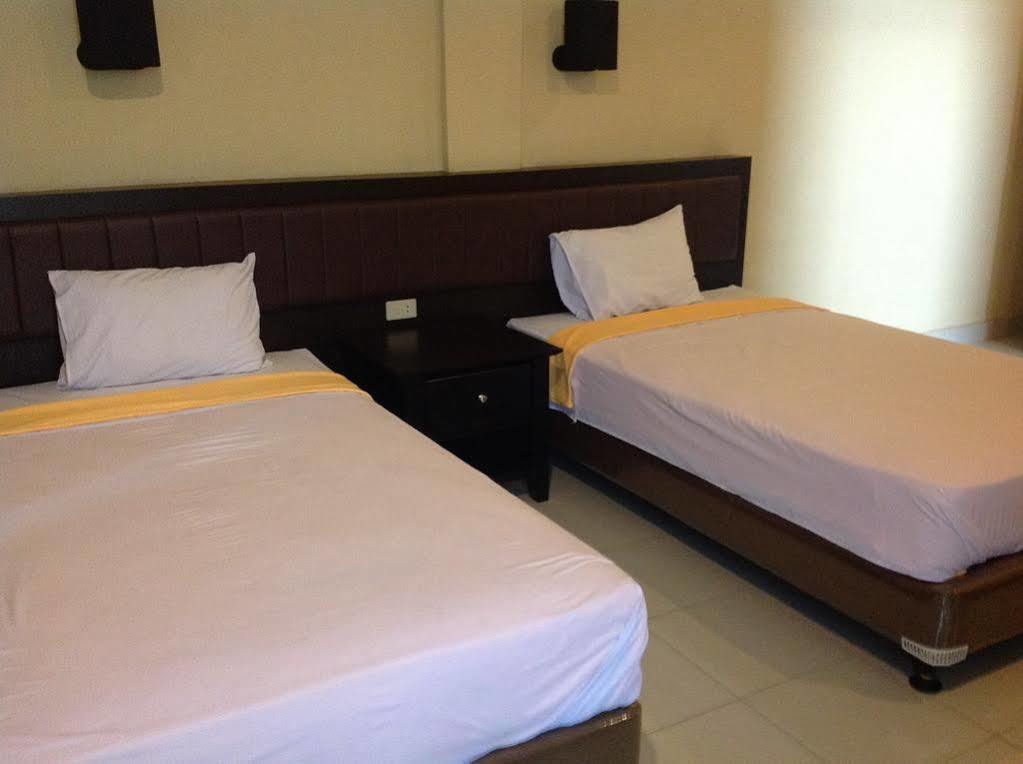 Carolina Transit Hotel Medan Bagian luar foto