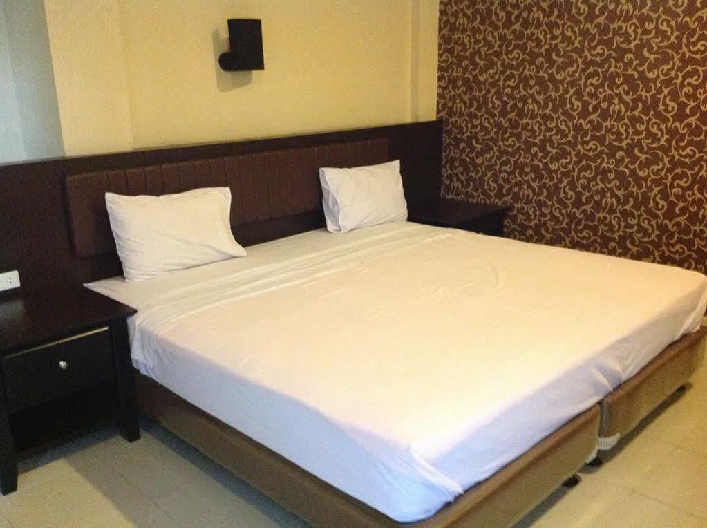 Carolina Transit Hotel Medan Bagian luar foto